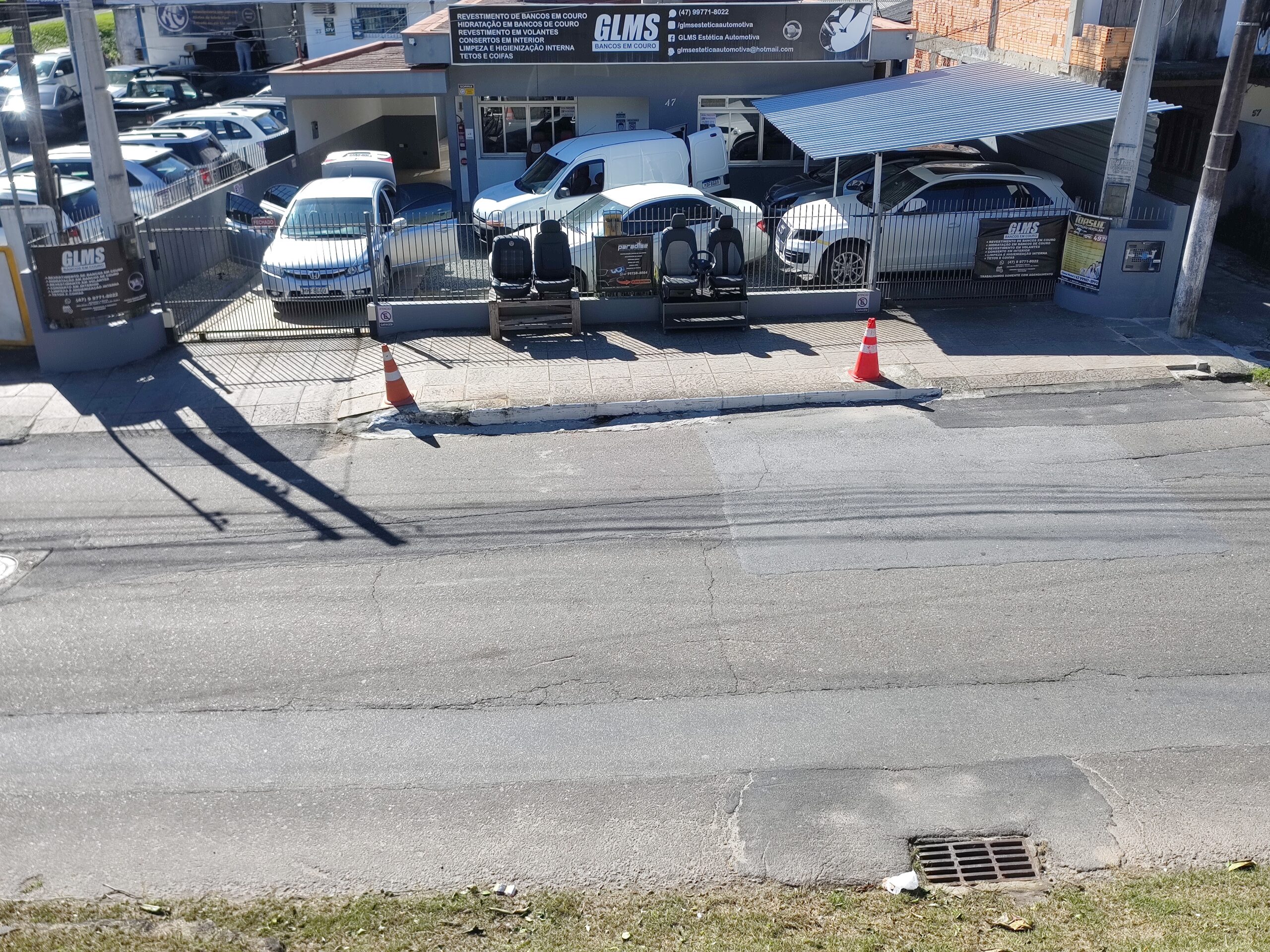 Frente da loja GLMS Bancos em Couro em Itajaí